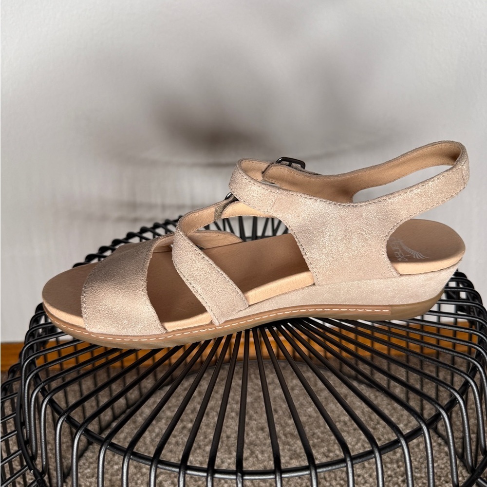 Dansko Angela Sandals Metallic Sand Nubuck Leather Wedge Velcro Straps EU 41 - Picture 4 of 8